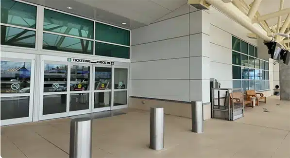 Orlando International Airport (MCO) terminal curbside drop-off